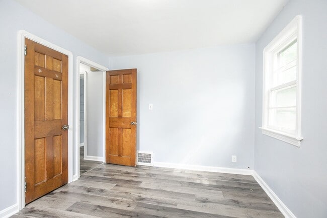 Building Photo - 3 BED 1.5 BATH BEAUTIFUL SINGLE FAMILY HOM...