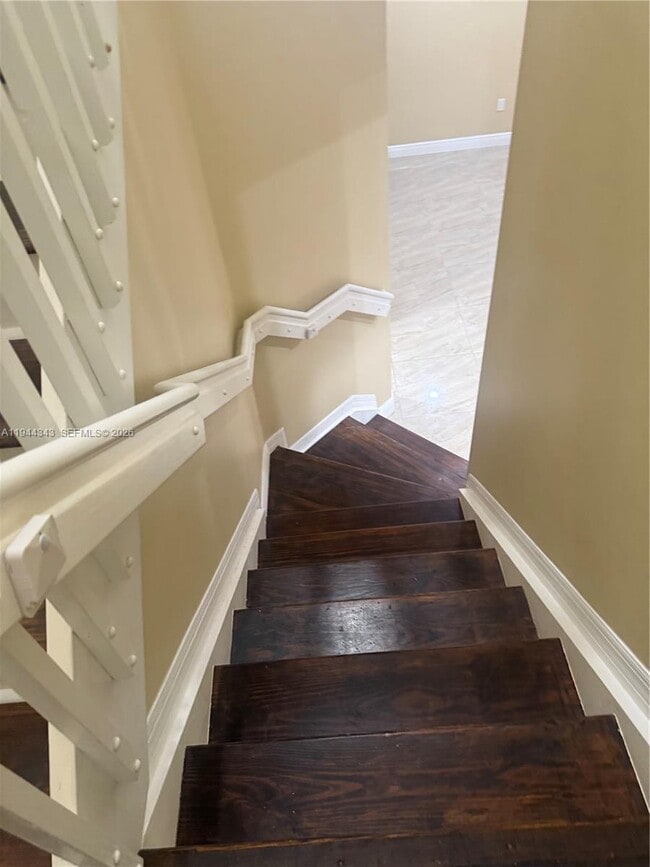 Building Photo - 9044 SW 39th St