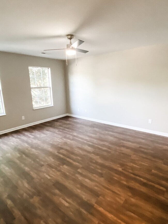 Building Photo - Beautifully updated 4 Bedroom/2.5 Bath Executive Rental in Farragut!