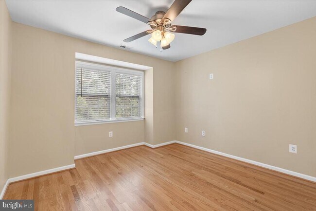 Building Photo - 2215 Loch Lomond Dr
