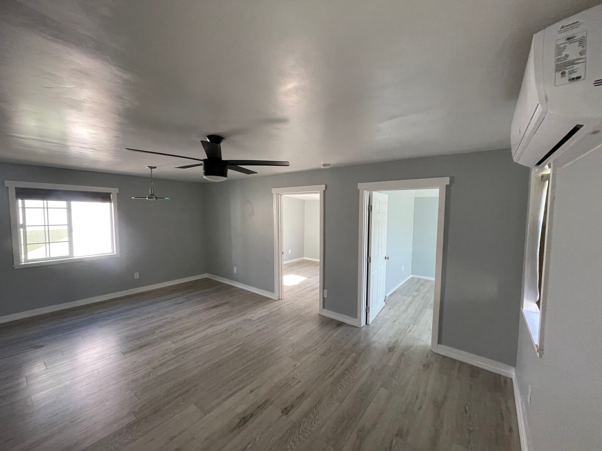 Building Photo - 610 W Manor Dr