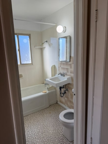 Building Photo - 289 W 19th St