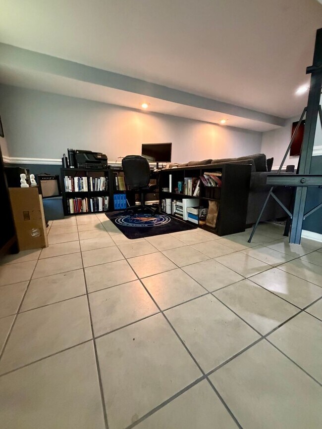 Building Photo - Stunning 3-Bedroom Townhome Nestled in Andorra Woods! Available mid-August!