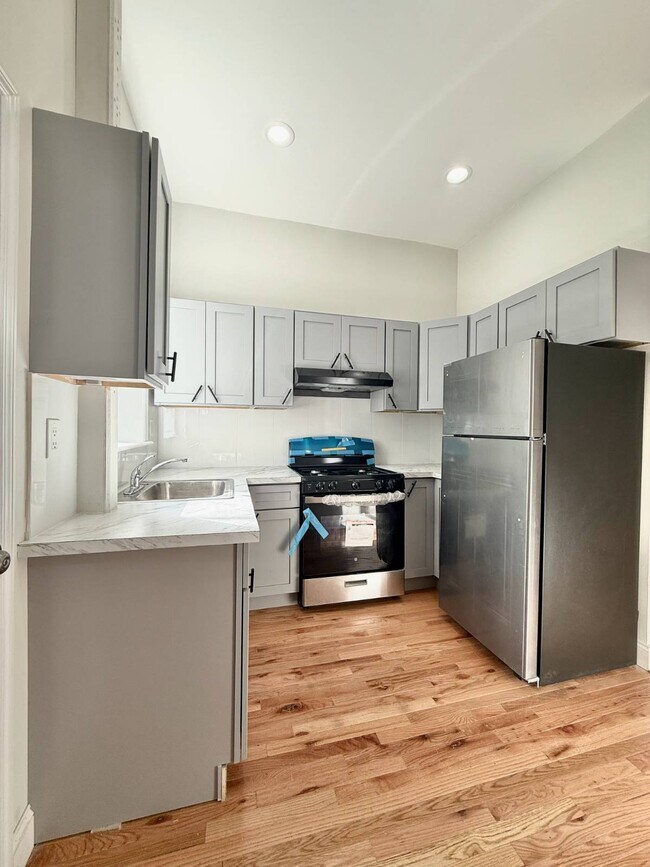 Building Photo - 1072 Putnam Ave