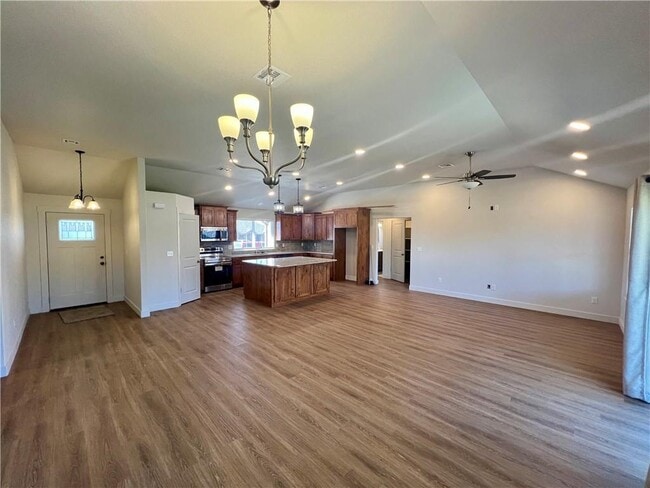 Building Photo - 662 White Oak St