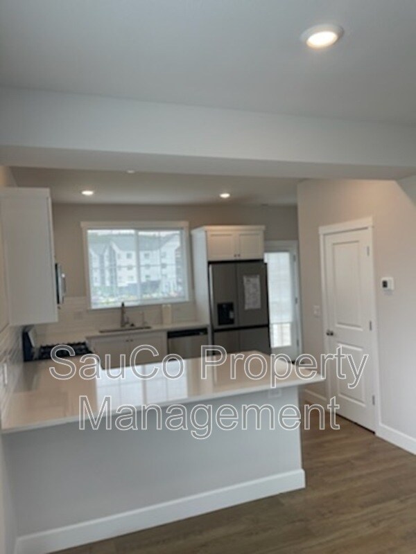 Building Photo - 17071 SW Friendly Ln