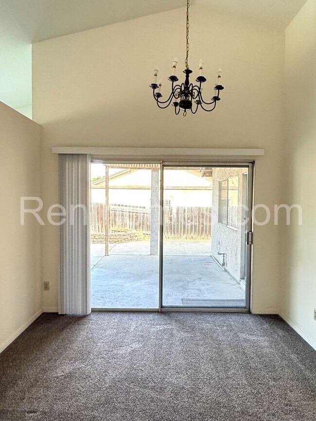 Building Photo - 1553 Palomar Dr