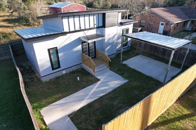 Building Photo - 2886 Broadway St