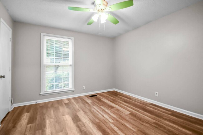 Building Photo - Two Bedroom in Sango!