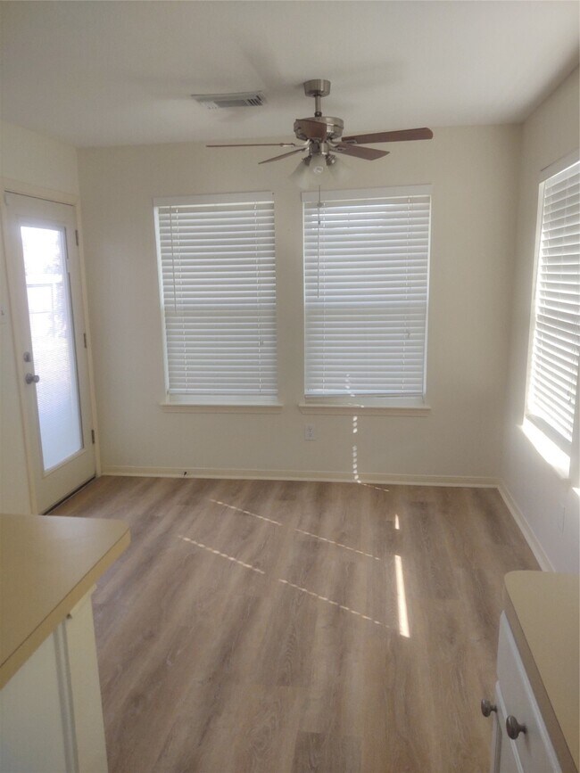 Building Photo - 204 Wood Hollow Dr