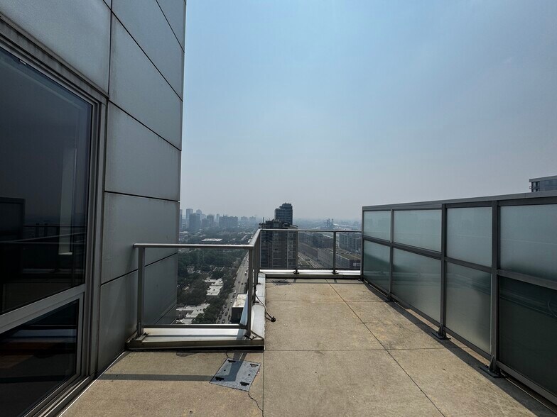 Building Photo - 732 S Clark St