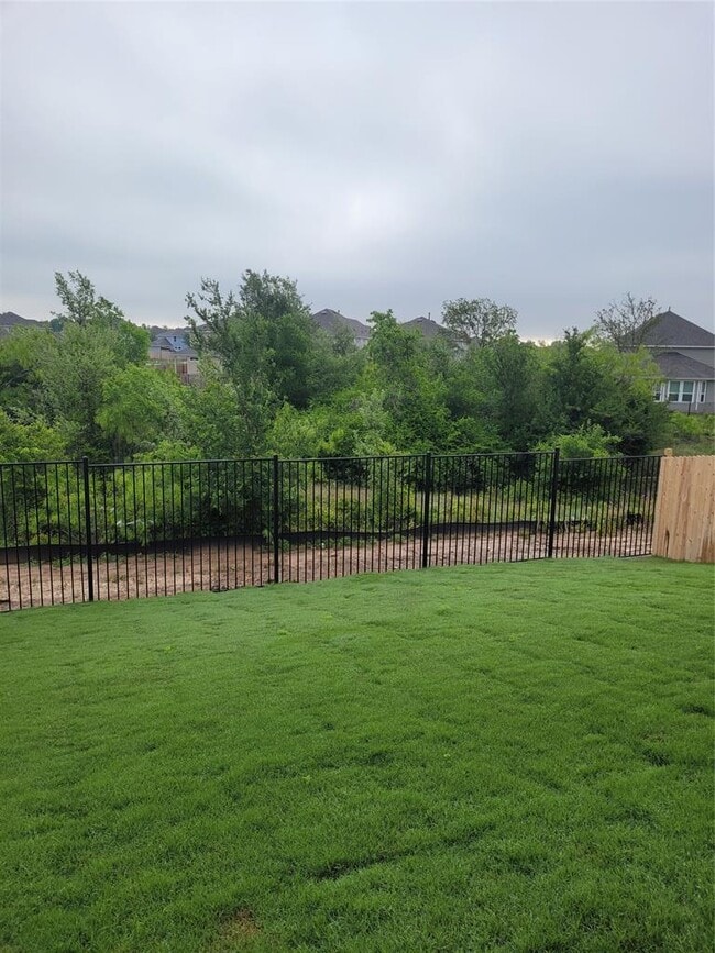 Building Photo - 121 Tall Grass Dr