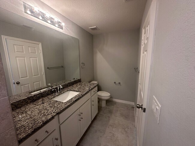 Building Photo - 3 Bedroom + Den - 2 Bathroom- NW Cape Coral