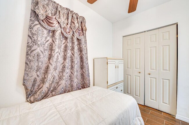 Building Photo - 281 W 18th St