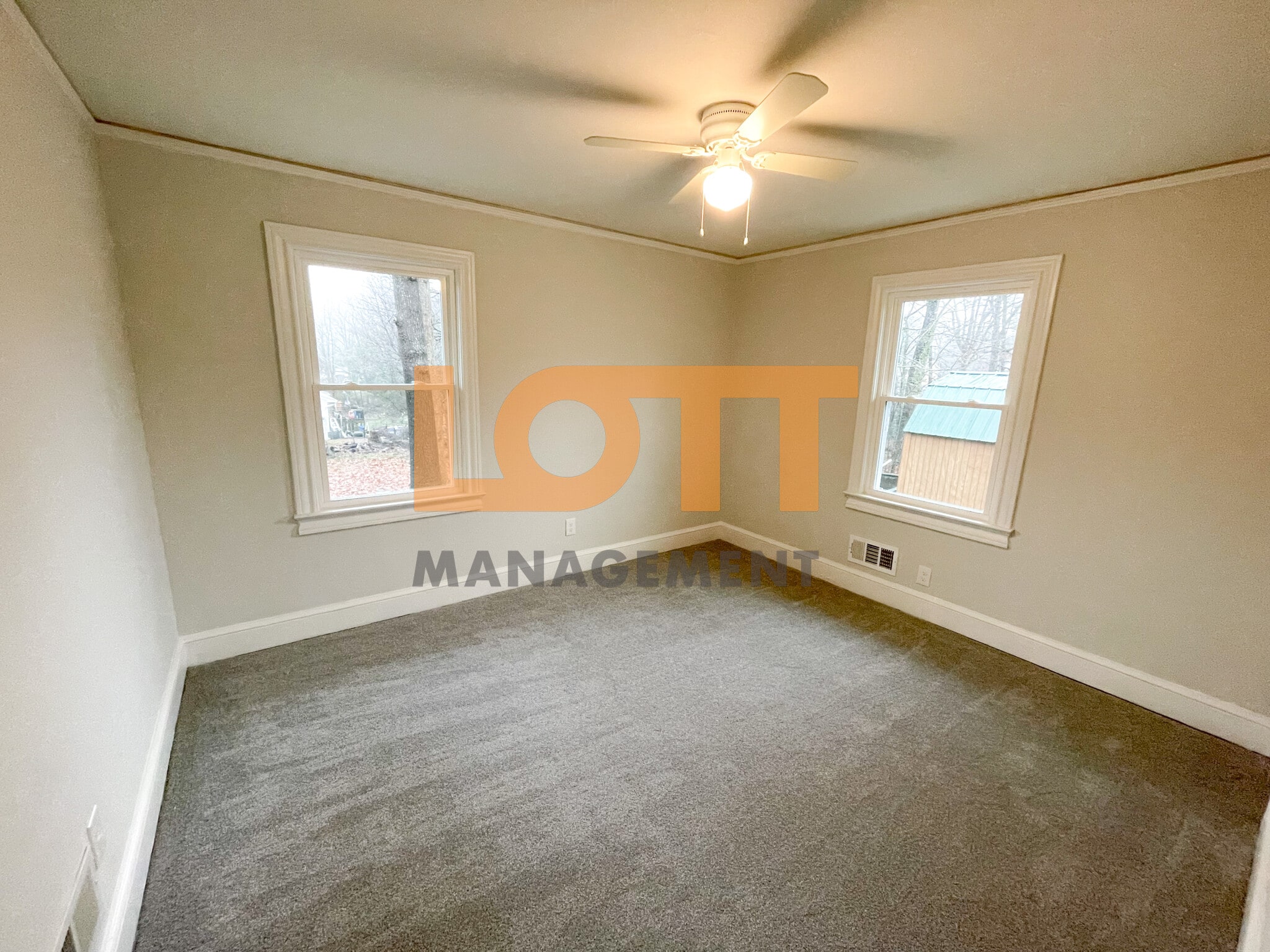 Building Photo - 906 E Lee Rd