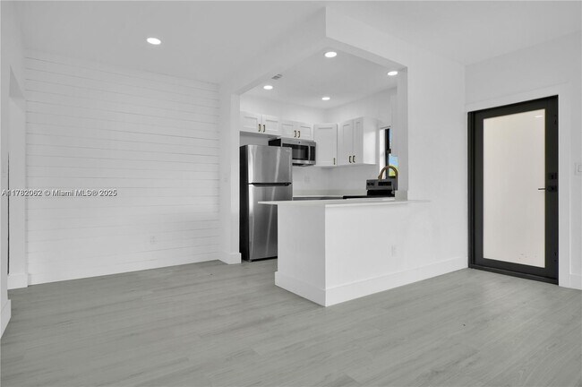 Primary Photo - 212 Beacom Blvd