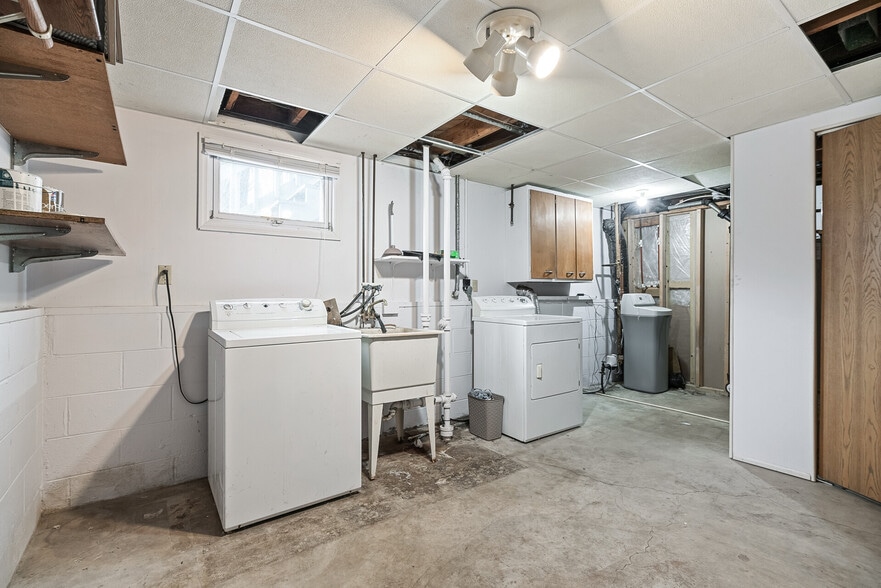 Building Photo - 250 117th Ave NE