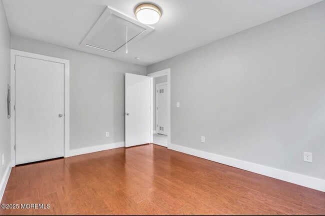 Building Photo - 2300 Oak Knoll Dr