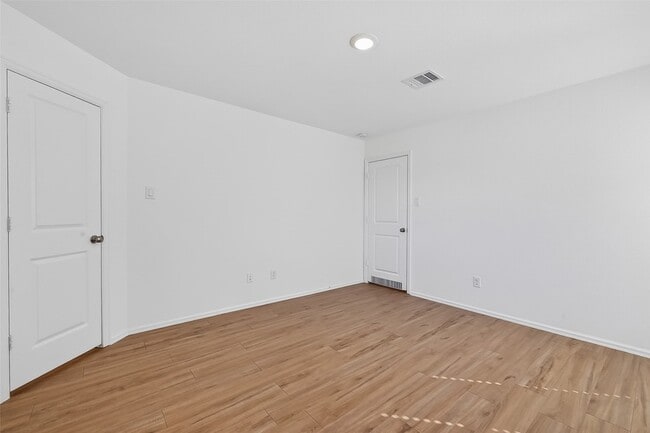 Building Photo - 7402 Clover Chase Dr