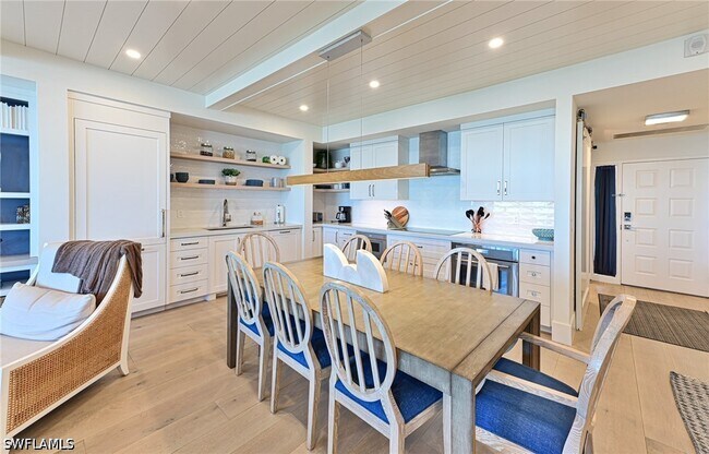 Building Photo - 265 Barefoot Beach Blvd