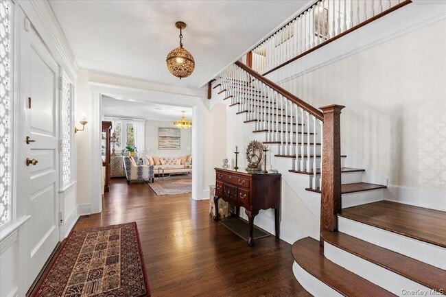 Building Photo - 47 Greenacres Ave