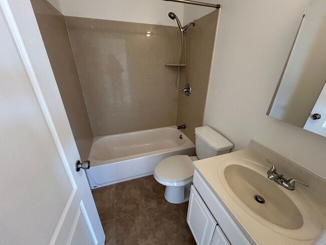 Building Photo - 3 Bed 2 Bath with Great Views in San Leand...