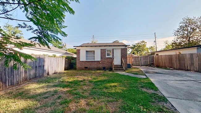 Building Photo - Murray Hill 3 bedroom