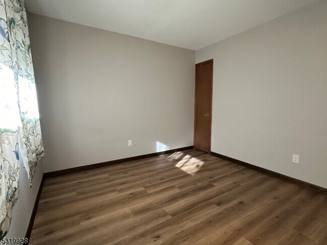 Building Photo - 1 Beaver Creek Dr