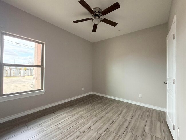 Building Photo - 5601 Cuenca Dr