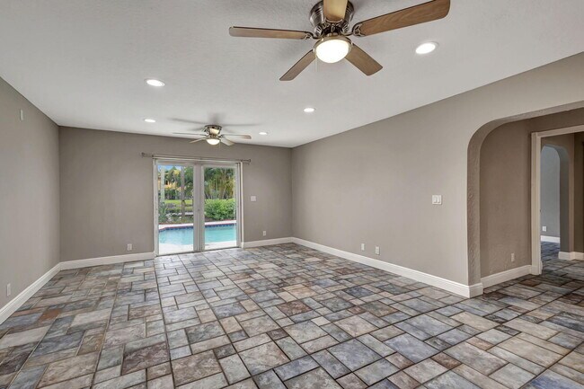 Building Photo - 1402 Cormorant Rd