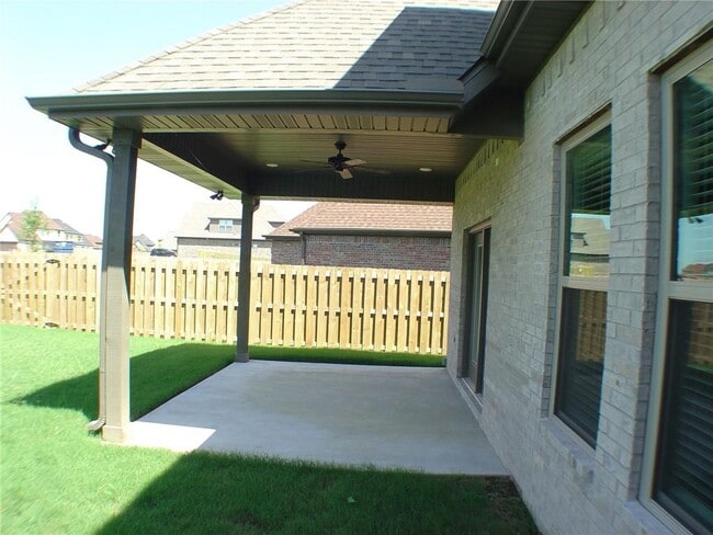 Building Photo - 1812 SW Edinburgh Ave