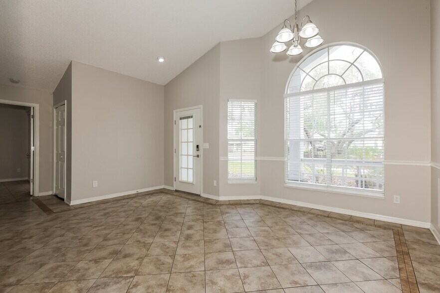 Building Photo - 3322 Silverpond Dr