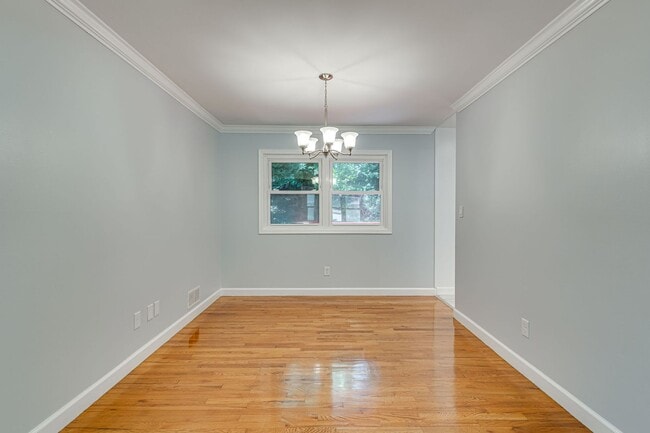 Building Photo - Charming 3+ BR single family home available now