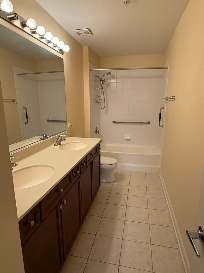 Building Photo - 255 E Liberty Dr