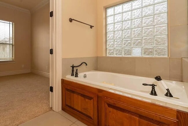 Building Photo - 7 Stonebrook Ct