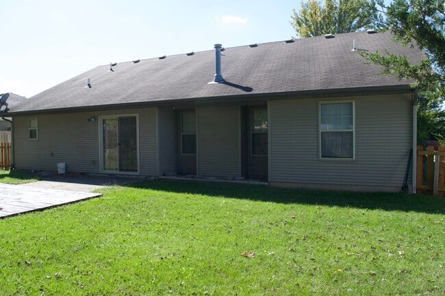 Building Photo - Great 3 Bed 2 Bath House In Ashland MO!