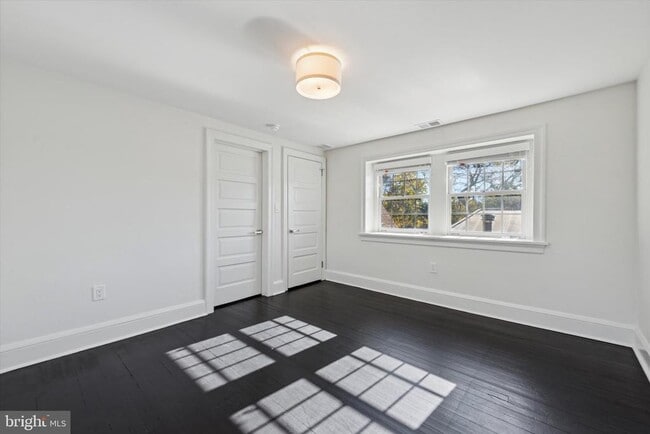 Building Photo - 767 Newtown Rd