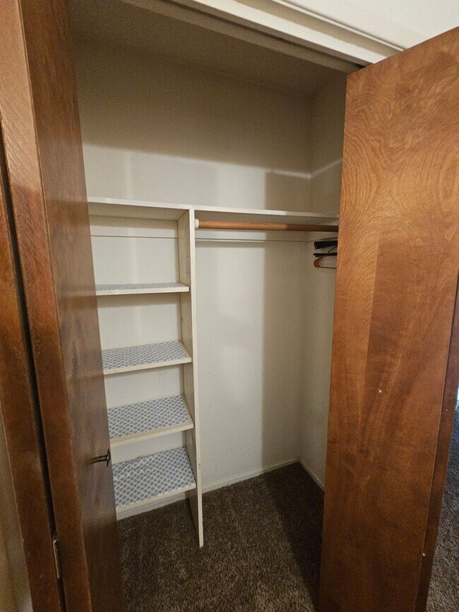 Building Photo - Cozy rental in Hidden Valley Lake