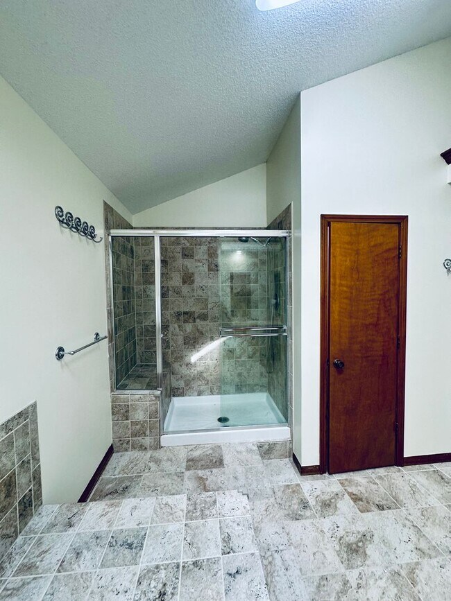 Building Photo - {15031} Charming Two Story Home + Huge, Fenced Yard + Cul de Sac