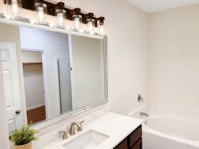 Building Photo - 38106 Sweetwater Cir