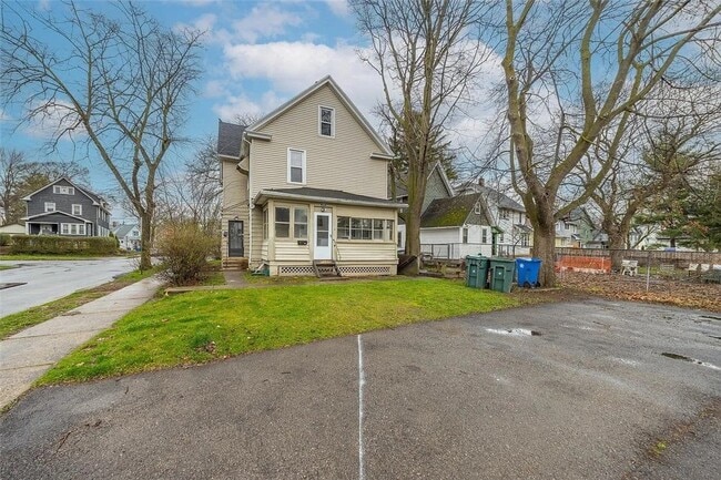 Primary Photo - 322 Wisconsin St