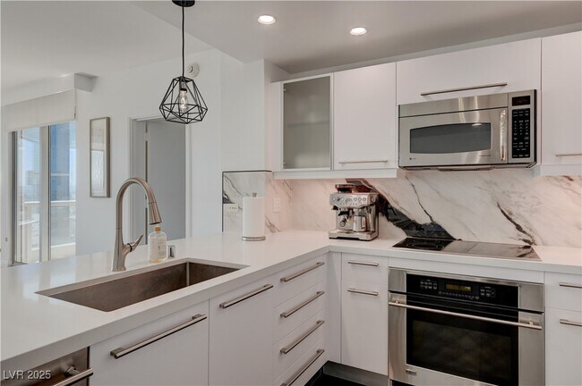 Building Photo - 222 Karen Ave