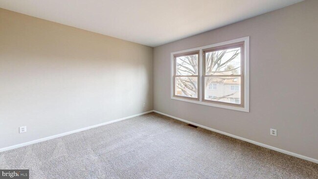 Building Photo - 72 Whethersfield Cir