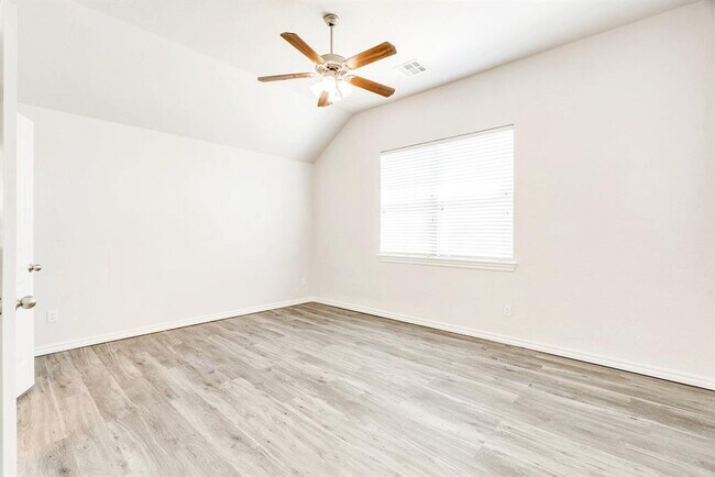 Building Photo - 3104 Loren Dr