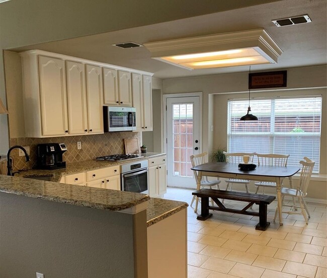 Building Photo - 3 Bedroom - 2 Bathroom House in Flower Mound