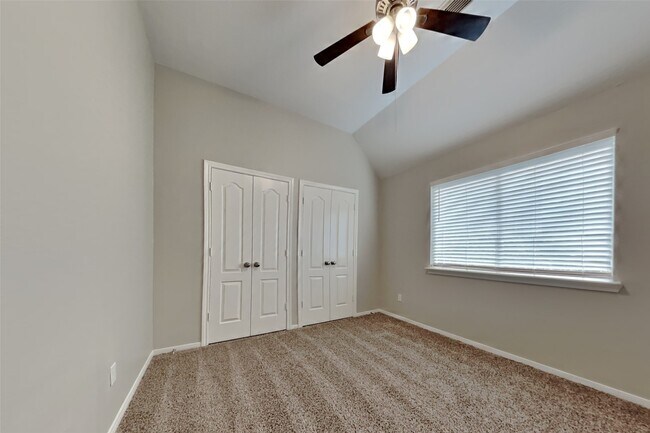Building Photo - 1731 Red Oak Terrace
