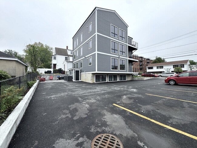 Building Photo - 39 Rich St