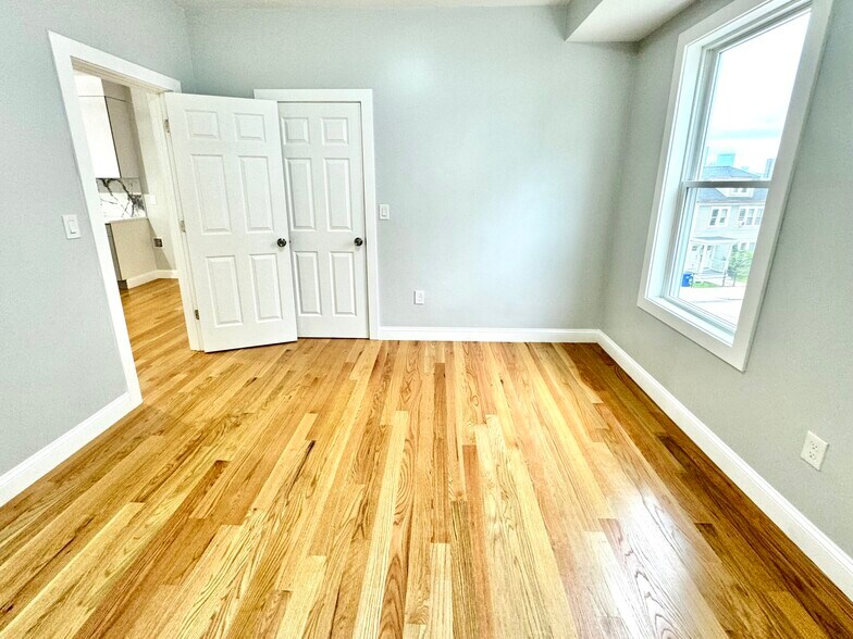 Building Photo - 190 Hillside St