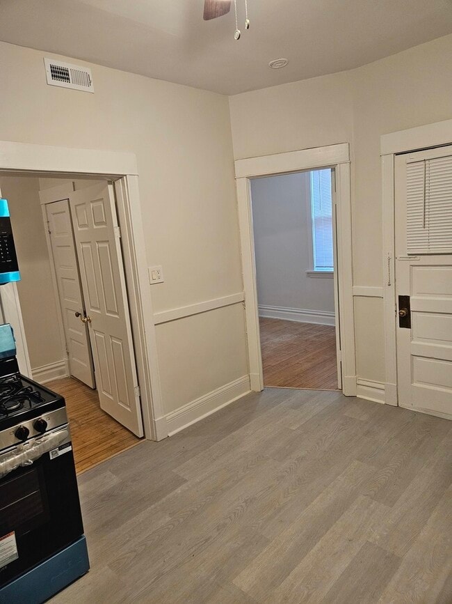 Building Photo - 3507 N Damen Ave