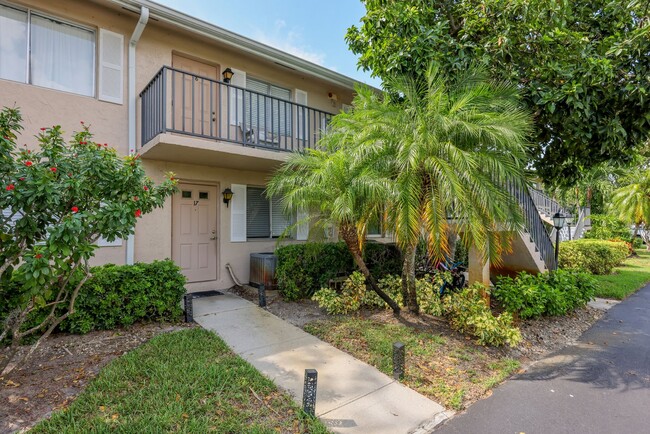 Building Photo - Remodeled second floor condominium at Napl...